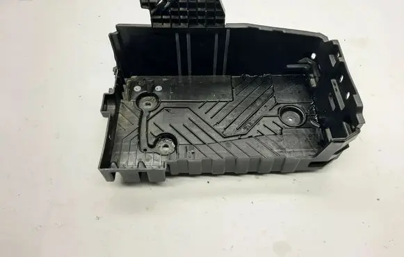 Opel Mokka B Battery box tray 9823533180