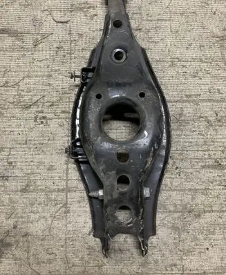 Toyota Auris E180 Coil spring/strut mount 