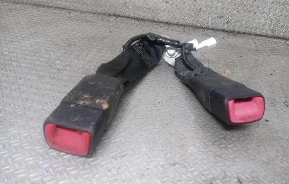 Toyota Yaris Middle seatbelt buckle (rear) 18138