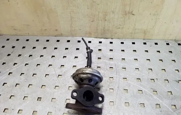 Volkswagen Transporter - Caravelle T4 EGR valve 028131501E
