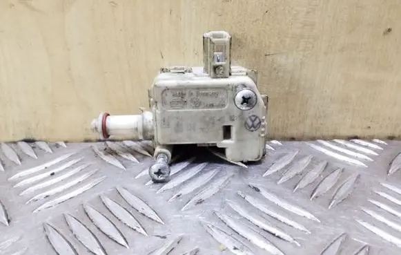 Fuel tank cap lock motor