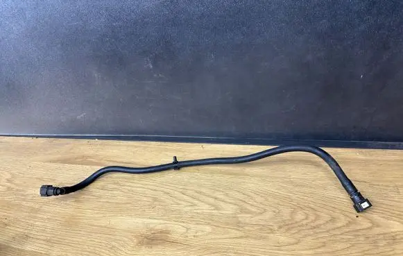 Volvo XC90 Fuel line pipe 