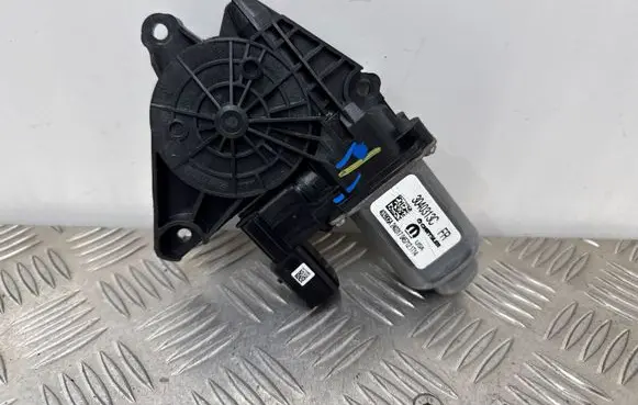 Chrysler Pacifica Front door window regulator motor 3040313C