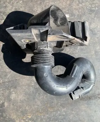 Renault Trafic III (X82) Air intake duct part 960150246R 165555514R