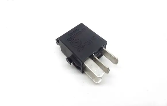 BMW 5 E39 Other relay V23073B1005X18