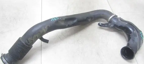 Volvo V60 Turbo air intake inlet pipe/hose 31422063