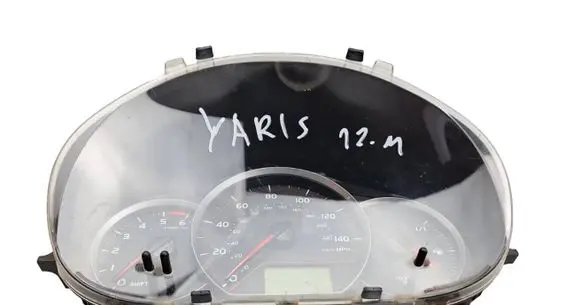 Toyota Yaris Speedometer (instrument cluster) 838000DQ40