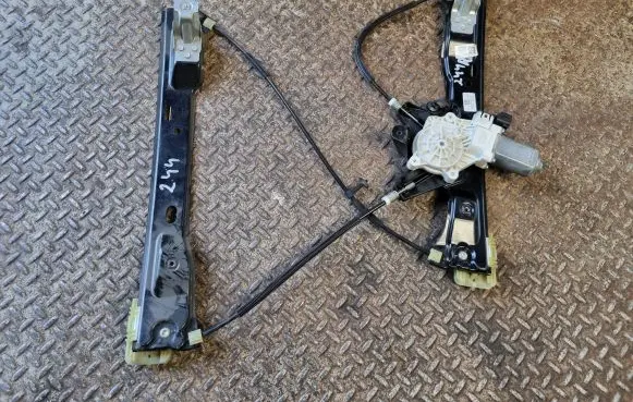 Ford Focus Front door window regulator with motor CM51A23200AF