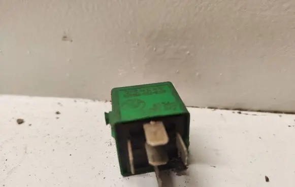 BMW 3 E36 Other relay V23134N52X171 6136