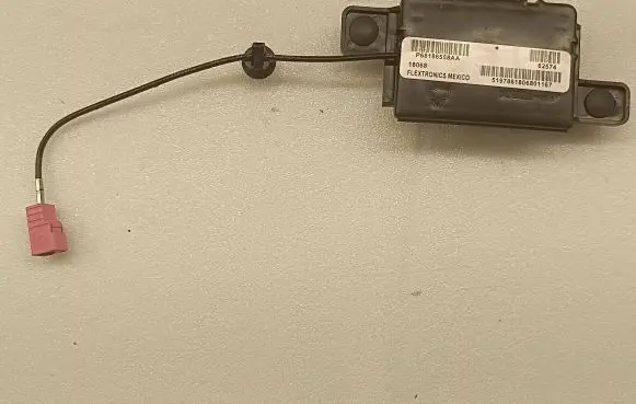 Chrysler Pacifica Antenna control unit P68186558AA 18068 68186558AA
