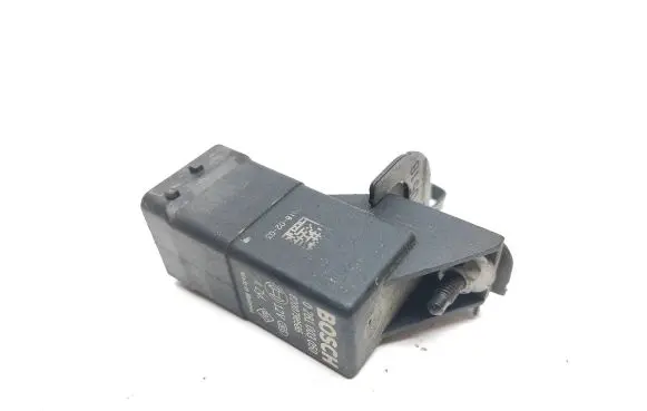 Nissan NV300 Glow plug pre-heat relay 8200798585 0281003050