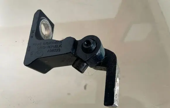Seat Ateca Rear door lower hinge 8X0831403E A046573