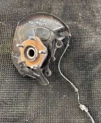 Nissan X-Trail T32 Front wheel hub 