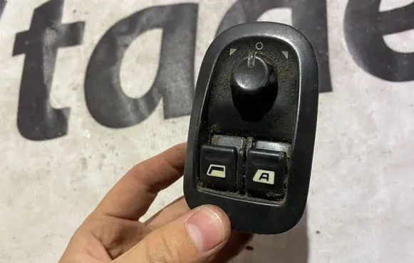 Peugeot 206 Electric window control switch 11913
