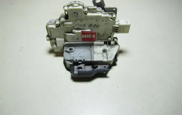 Audi A6 S6 C6 4F Rear door lock 4F0839016