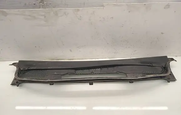 Mercedes-Benz B W245 Wiper trim A1698300413