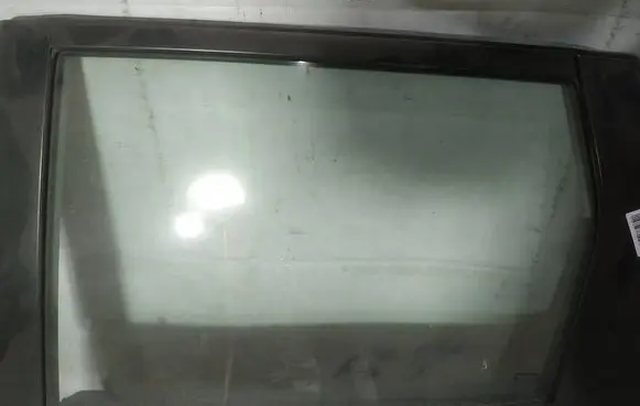 Rear door window glass