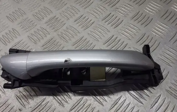 Mercedes-Benz C W203 Front door exterior handle/bracket 