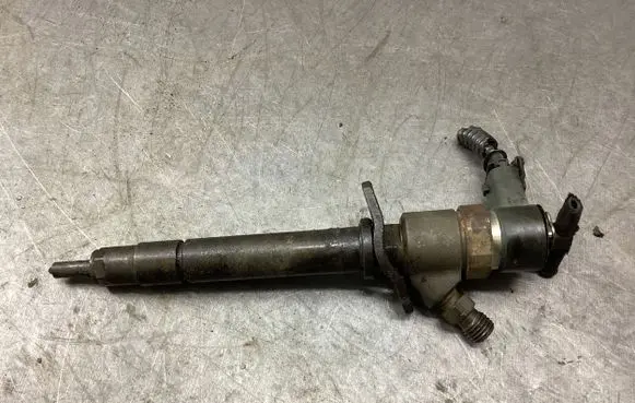 Volvo XC90 Fuel injector 31303259