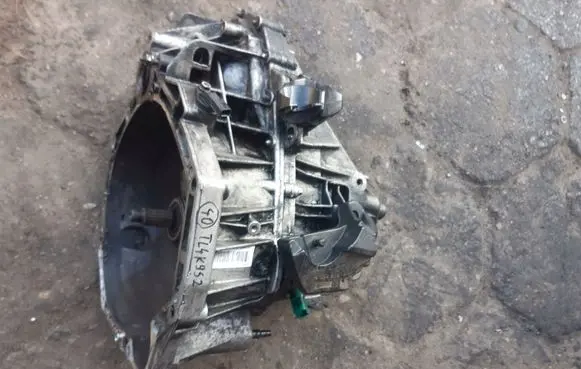 Manual 5 speed gearbox