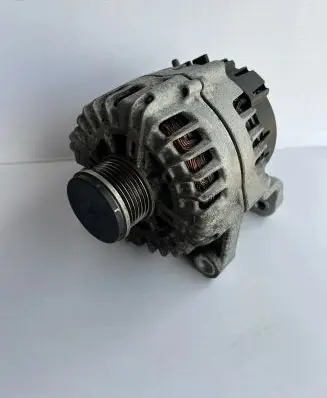 BMW 5 F10 F11 Generator/alternator 8507624 2608669F
