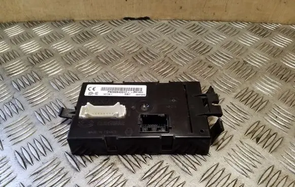 Renault Trafic II (X83) Comfort/convenience module 8200943317