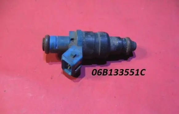 Audi A4 S4 B5 8D Fuel injector 06B133551C