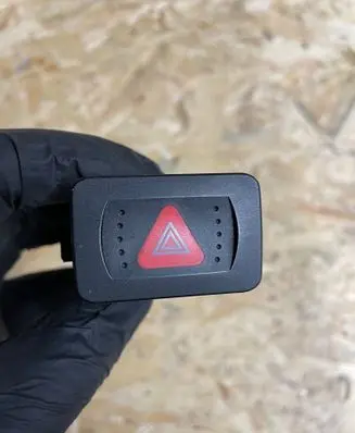 Volkswagen Bora Hazard light switch 1j0953235a