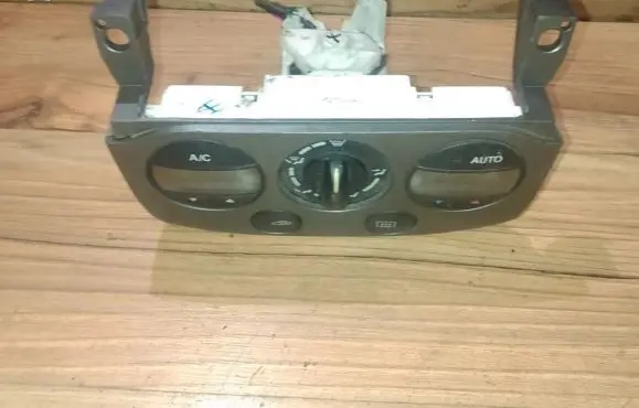 Nissan Primera Climate control unit 275109f600