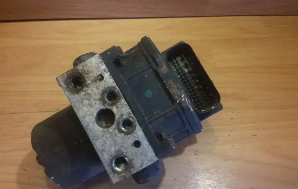 Ford Mondeo Mk III ABS Pump 1S712M110AE 0265222015