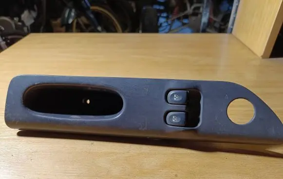 Renault Espace III Electric window control switch 7701708150