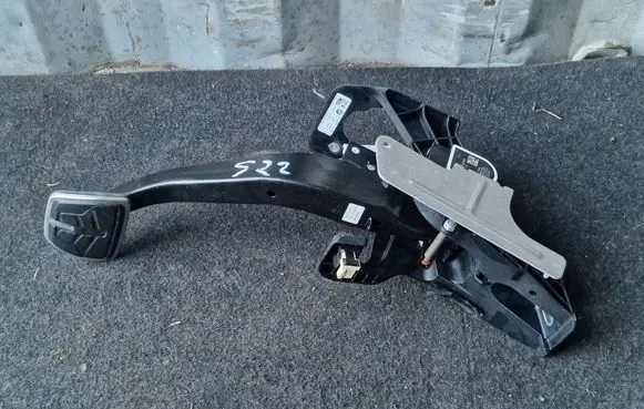BMW 4 G22 G23 G24 G26 Brake pedal 6874289 SK799811