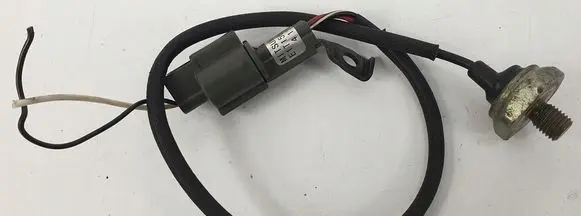 Mitsubishi Lancer Oil pressure sensor E1T15683
