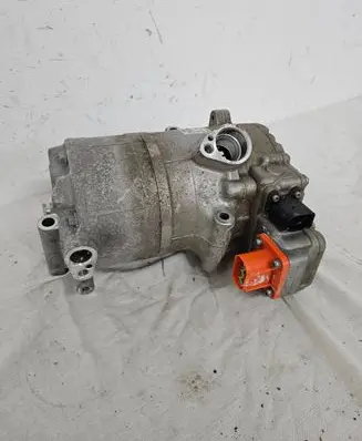 Audi Q7 4M Air conditioning (A/C) compressor (pump) 4G0816797D
