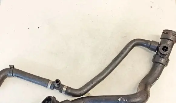 Volkswagen PASSAT B5 Engine coolant pipe/hose