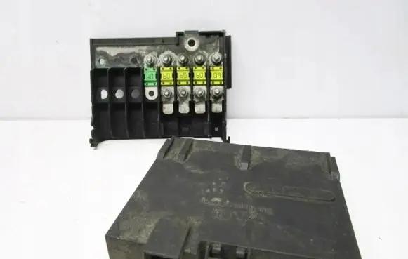 Ford Fusion Fuse box cover 5607001460