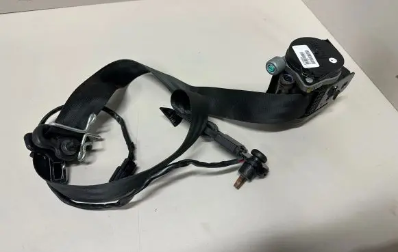 Ford Focus Front seatbelt 617232600E BS041076ATX
