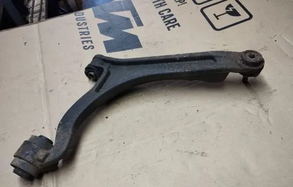 Chrysler Pacifica Front lower control arm/wishbone 04743151AF