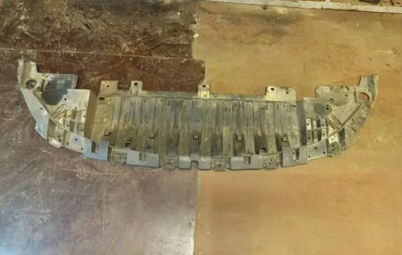 Renault Megane III Front bumper skid plate/under tray 622350001r