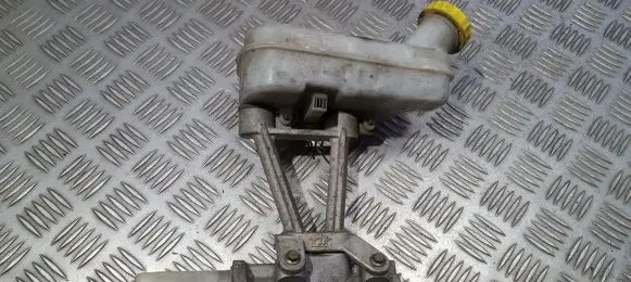 Chrysler Voyager Master brake cylinder p04721153aa