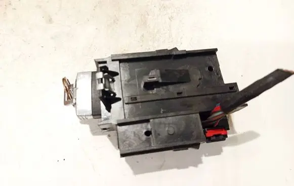 Volkswagen PASSAT B6 Ignition lock 3c0905843 33303301