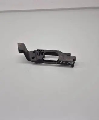 Headlight/headlamp mounting bracket