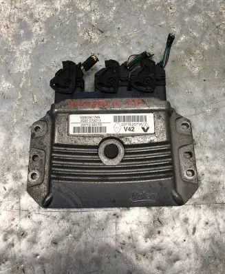 Renault Sandero II Engine control unit/module ECU 237103317R