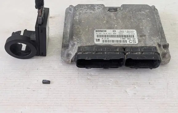 Opel Zafira B Engine ECU kit and lock set 0281010021 28SA4222 09133269