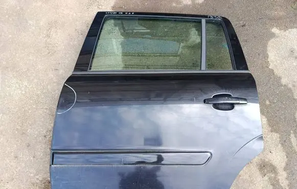 Opel Zafira B Rear door