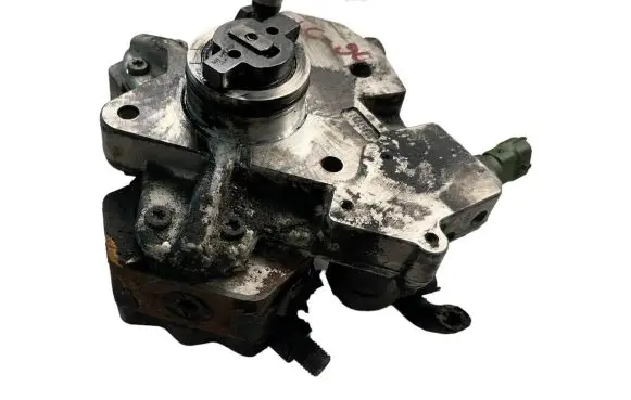 Volvo XC90 Fuel injection high pressure pump 30756125 0445010111
