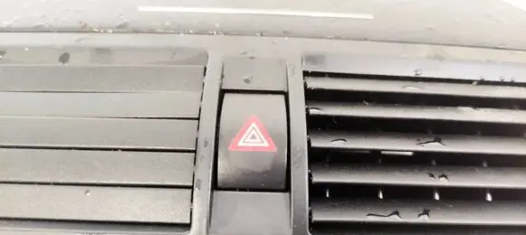 Skoda Octavia Mk2 (1Z) Hazard light switch