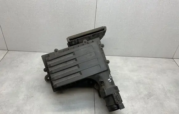 Volkswagen PASSAT B8 Air filter box 5Q0129607S