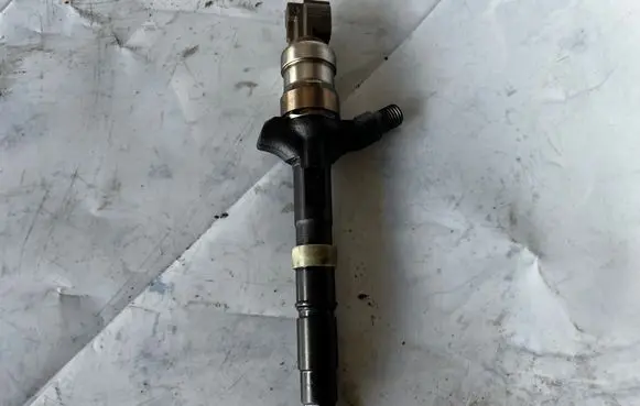 Toyota RAV 4 (XA20) Fuel injector 2367027030 02F15149 DENSO
