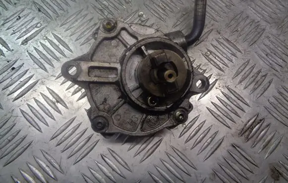 Mercedes-Benz C W203 Vacuum pump A6112300065